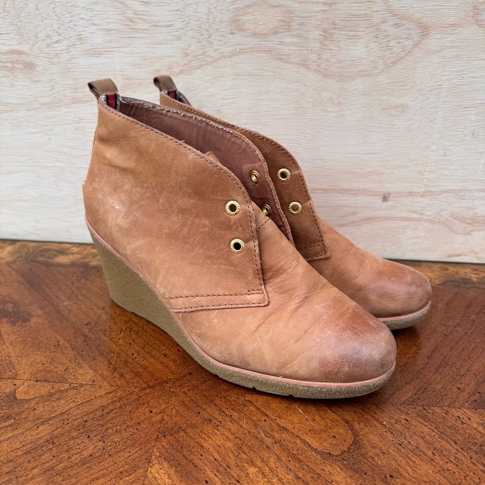 Sperrys // tan leather upper wedge heel booties size 8.5